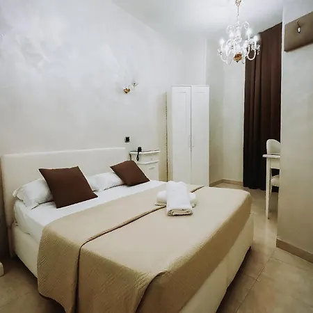 Bee Queen Hotel