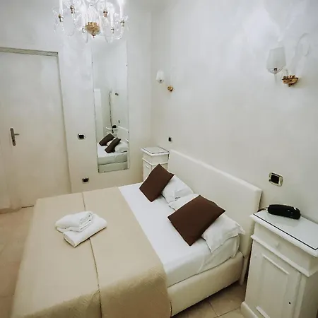 Hotel Bee Queen Varcaturo