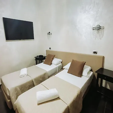 Hotel Bee Queen