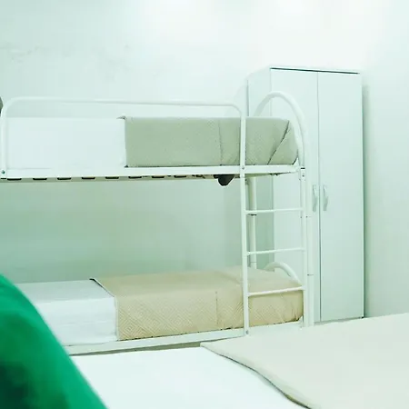 Bee Queen Hotel