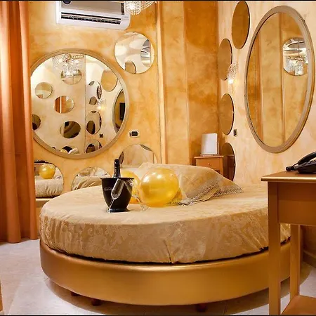 Bee Queen Hotel