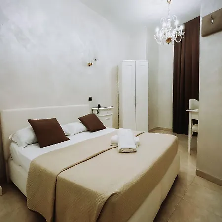 Hotel Bee Queen Varcaturo
