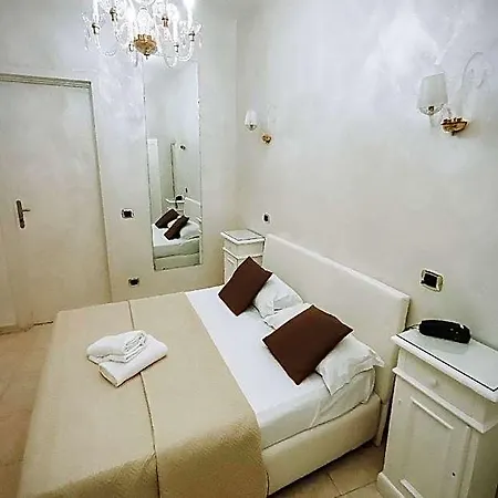 Bee Queen Hotel Varcaturo